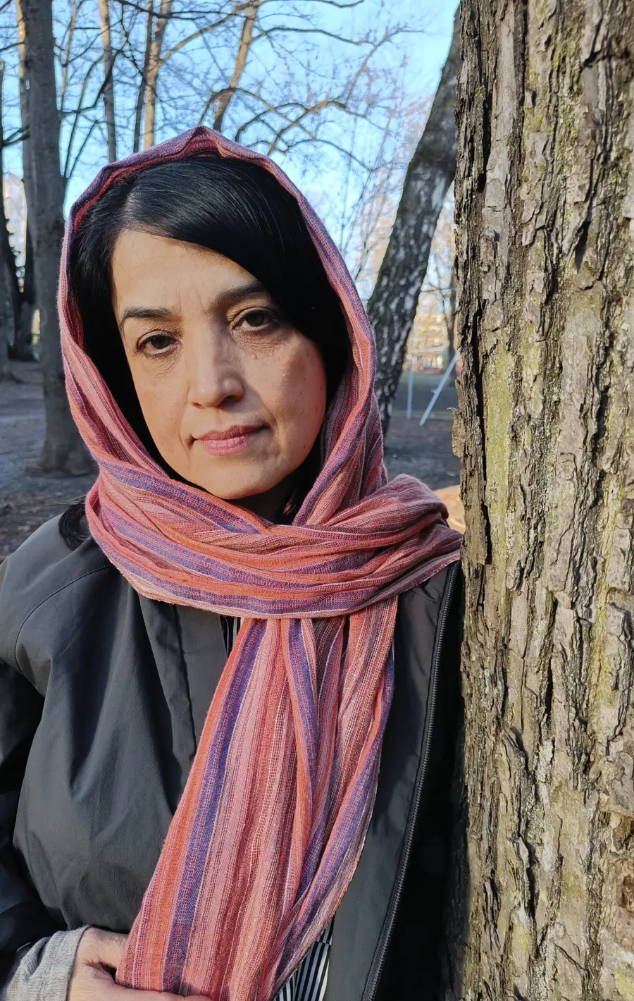 Fribyforfattar Khaleda Froagh måtte flykte då Taliban toga inn i Kabul i 2021.  – Noko av håpet mitt ligg i språket og litteraturen som eg er ein del av, fortel ho.