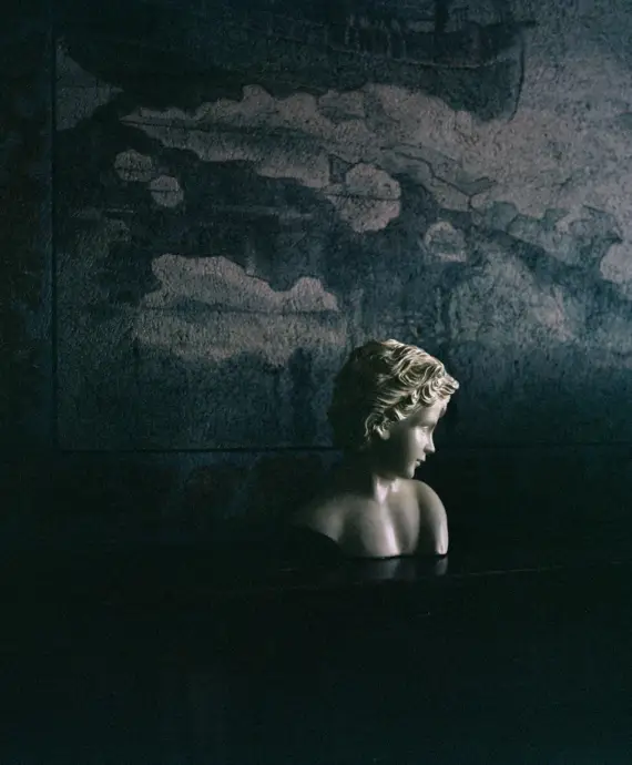 Frå fotoserien «Norsk sumarmelankoli» av Marius Moldvær.