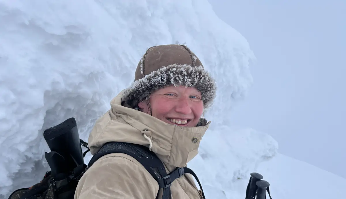 Skribenten, den besøkande, glad og nøgd på Trollsteinen.