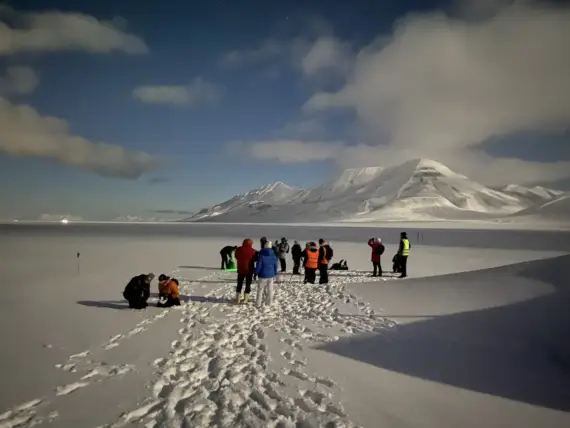 Fullmånesamling i Adventdalen.